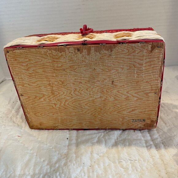 Unique Vintage Sewing Box with some Sewing Notions - Picture 15 of 15